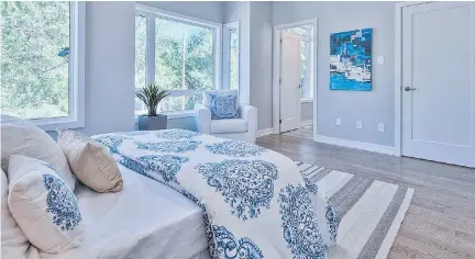  ?? HAMEL ?? Coastal oasis: This lovely ocean-inspired master bedroom uses bold prints balanced with sky-blue walls, driftwood-like flooring and hints of the sea and sand throughout the room, along with an abundance of natural light.