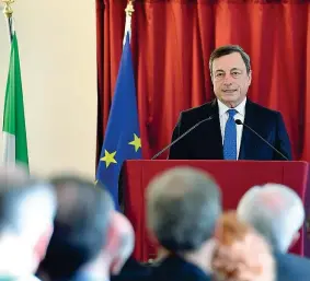  ??  ?? Il decennale Il presidente della Bce Mario Draghi ieri ha celebrato a Lubiana il decennale dell’ingresso della Slovenia nell’euro