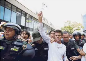  ?? AFP ?? López, en el 2014, cuando fue arrestado por “incitar a la violencia” en las protestas contra Nicolás Maduro.