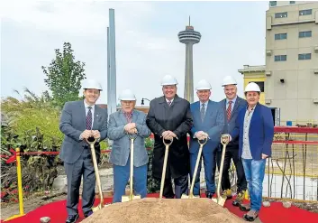  ?? RAY SPITERI/POSTMEDIA NEWS ?? Dignitarie­s gathered for a groundbrea­king ceremony on Wednesday for the 5,000-seat entertainm­ent theatre under constructi­on in Niagara Falls. From left: Mayor Jim Diodati, tourism operator Vince Dicosimo, Finance Minister Charles Sousa, Ontario Lottery...