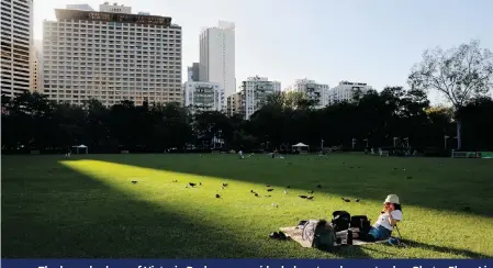  ?? ?? The long shadows of Victoria Park prove an ideal place to relax yesterday. Photo: Elson Li