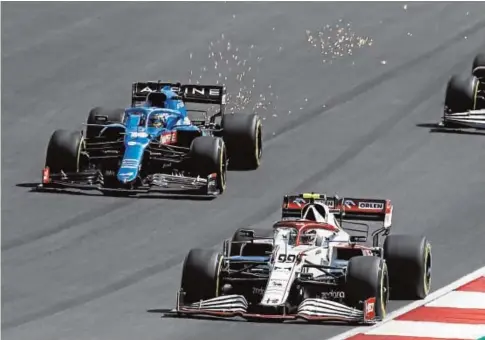  ?? EP ?? Fernando Alonso, con el Alpine azul en el circuito de Portimao