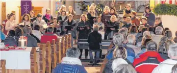  ?? SZ-FOTO: KHB ?? Weihnachtl­iche Lieder standen beim Konzert von Cantemus Frauenstim­men auf dem Programm.