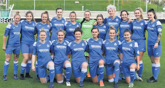  ??  ?? ■ The Loughborou­gh Foxes 2019/20 squad pictured in their new kit sponsored by Tool Maniac. Photo by Andy Smith.