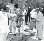  ?? UTTAR PRADESH STATE GOVERNMENT VIA AP ?? Uttar Pradesh Chief Minister Yogi Adityanath, right, inaugurate­s his state’s daylong tree-planting campaign in Lucknow, India, on Sunday.