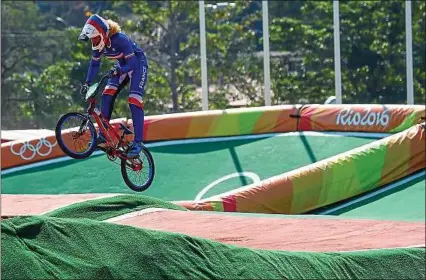  ??  ?? Lors des Jeux olympiques de Rio, à l’été 2016, la cycliste bordelaise avait chuté au moment de la finale.