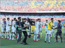  ?? FOTO: PEP MORATA ?? Pasillo del Deportivo al Barça por la Liga 2014-15 Tres pasillos, tres empates