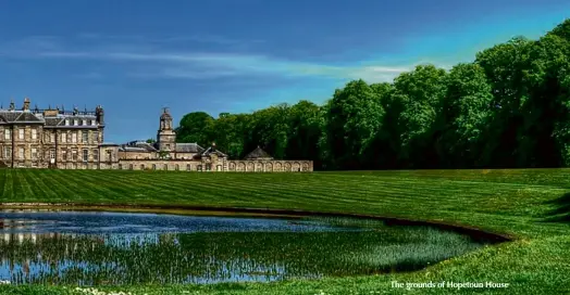  ??  ?? The grounds of Hopetoun House