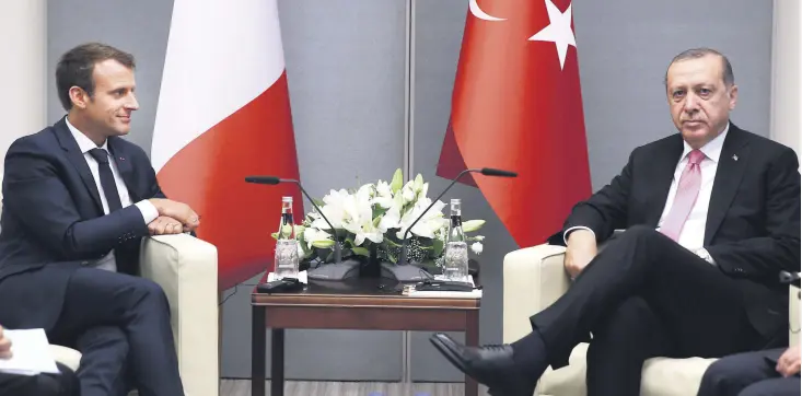  ??  ?? President Recep Tayyip Erdoğan and French President Emmanuel Macron pose for photos at the U.N. headquarte­rs Tuesday.