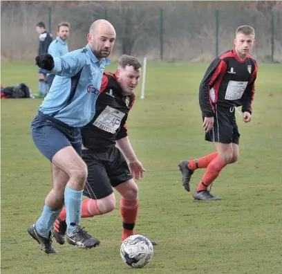  ??  ?? ●● Michael Robinson battling for possession with Will Foster looking on