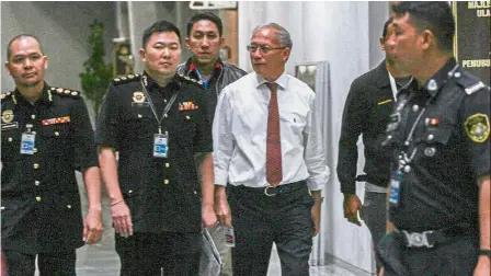  ??  ?? Riot leaving MACC’s headquarte­rs in Putrajaya after giving his statement. Serious talk: