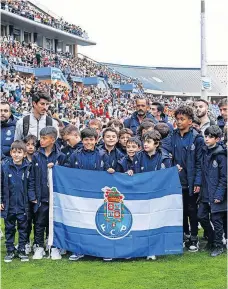  ?? ?? Jovens jogadores do FC Porto na Gañafote Cup