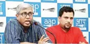  ?? PIC/NAVEEN SHARMA ?? AAP leaders Ashutosh and Sanjay Jha at a press conference on Monday pointing out corruption in the Public Works Department