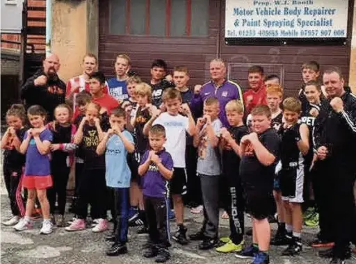  ??  ?? ●● MBBC coaches and youngsters at Blackpool Kingscote ABC