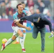  ?? REUTERS ?? West Ham club captain Mark Noble (left) tackles a fan.