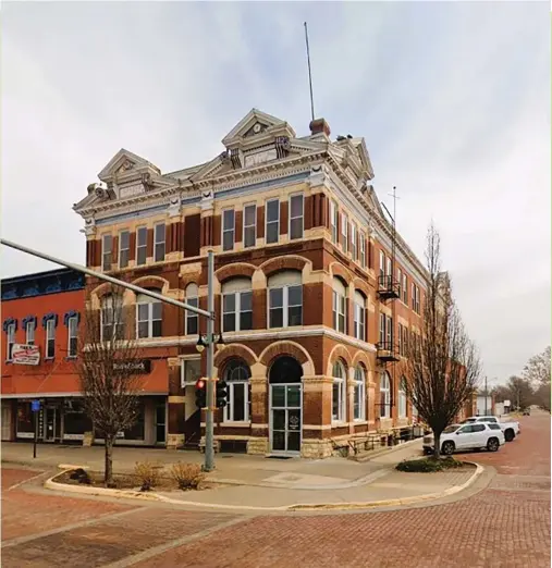  ?? ?? Here is the First National Bank of Kingman in its majestic block as it appears today in town, little changed from the early view, and remarkably wellpreser­ved.