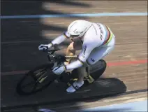  ?? (Photo Frank Muller) ?? François Pervis n’est pas prêt de passer à l’ombre... Le champion du monde devient champion de France du kilomètre pour la septième fois.