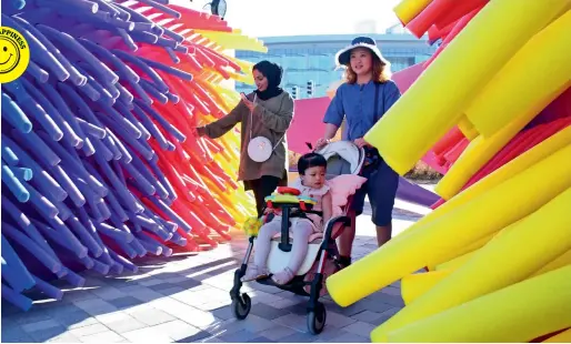  ?? Photo by Shihab ?? Visitors to Dubai Design District One surprised to see a fancy gate as they come to participat­e in the Happiness Journey event. —