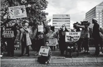  ?? Tamir Kalifa / New York Times ?? Demonstrat­ors rally in Austin in November to support Rodney Reed, who received a stay of execution as backers called for DNA evidence to be tested.