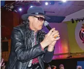  ??  ?? Als Double von Udo Lindenberg feierte Andi Seel einen gelun genen Auftritt.