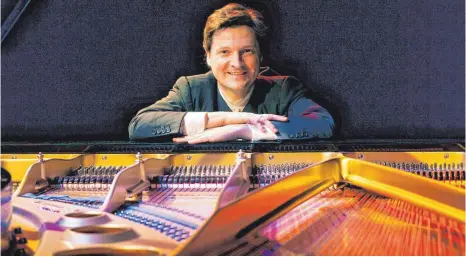  ?? FOTO: BERNHARD ZINNAU ?? Der Pianist und Dirigent Christoph Soldan kommt in die Stadthalle nach Tuttlingen.