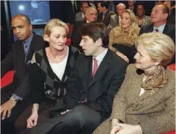  ??  ?? Yann Le Pen, mère de Marion, et Samuel Maréchal, son père adoptif, en décembre 1988 sur un plateau de TF1. Au second plan, Marine Le Pen.