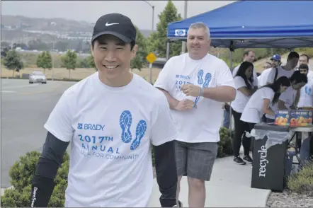  ?? Photos courtesy of Teresa Todd ?? The seventh annual Brady Walk for Community on Thursday raised $4,500 each for the American Diabetes Associatio­n and the Michael Hoefflin Foundation for Children’s Cancer. (Below) SCV Food Pantry board chairman Jason Schaff accepts a donation from...