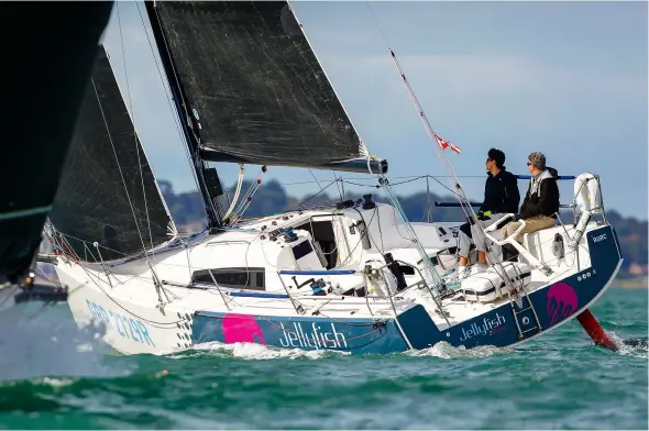  ??  ?? Above: Doublehand­ed racing is not just for the pros, the more Corinthian JOG fleet also has a two-man division.