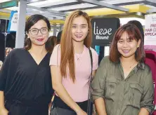  ??  ?? Liese store visitor merchandis­er Agnes Ortega, brand assistant Nicolle Mendoza and brand specialist Emmeline Castillo.