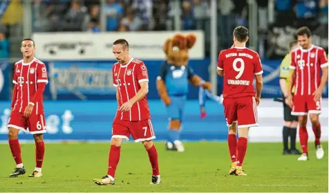  ?? Fotos: Peter Schatz ?? Verloren in Hoffenheim: Thiago, Ribéry, Lewandowsk­i und Hummels (von links).