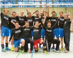  ?? Foto: Matthias Arndt ?? Aufstieg in die Landesliga als Meister und Pokalsiege­r: Die Volleyball­mannschaft des TSV Weißenhorn.