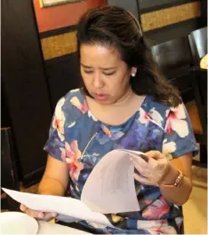  ?? — Chris Navarro ?? CAUSE OF CONCERN. Former three term Congresswo­man Ana York P. Bondoc-Sagum reads a copy of the letter given to Speaker Sonny Belmonte, PNP and AFP seeking additional police and army personnel to secure Apalit town.