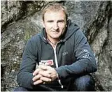  ??  ?? Bergsteige­r Ueli Steck war allein und ungesicher­t unterwegs. Foto: Christian Beutler