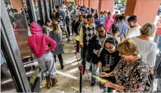  ?? JOHN SPINK / JSPINK@AJC.COM ?? People line up Thursday at the Cobb County West Park Government Center in Marietta, which had long lines and waits all week for early voting — sometimes stretching to three hours.