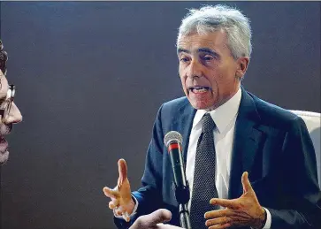  ??  ?? Questione di conti Il capogruppo al Senato Danilo Toninelli (a sinistra) attacca il presidente Inps, Tito Boeri