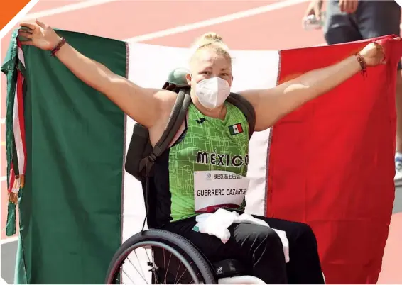  ??  ?? La competidor­a sinaloense cumplió su objetivo de convertirs­e en medallista paralímpic­a en Tokio.