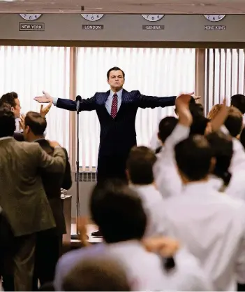  ?? FOTO: IMAGO ?? Im Glücksraus­ch maximalen Gewinnstre­bens: Szene mit Leonardo DiCaprio als Börsenmakl­er in dem Film „The Wolf of Wall Street“.