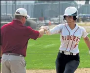  ?? Paul Dineen / OTSPORTSCH­EK ?? Kylei Abreo is congratula­ted by Brush Beetdigger head softball coach Tom Odle in a home game against University on Sept. 19, 2020.