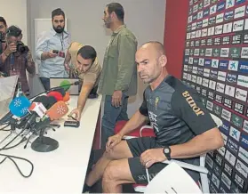  ?? FOTO: EFE ?? `Paco Jémez dirigió ayer el entrenamie­nto y después se despidió ante los medios