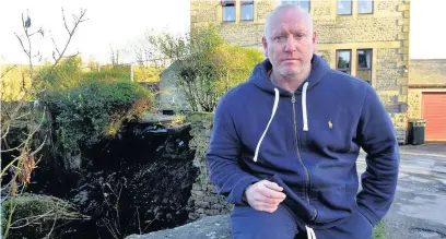  ?? Google Maps ?? Paul Murray with the collapsed wall outside his home in Whitewell Bottom. Below: The house with the wall intact beforehand