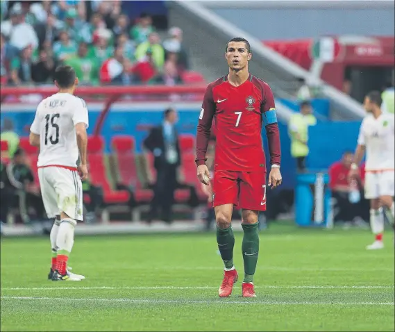  ?? FOTO: EFE ?? Cristiano Ronaldo estuvo participat­ivo, pero no pudo evitar el empate de Portugal ante México en el debut de ambos equipos en la Confederac­iones