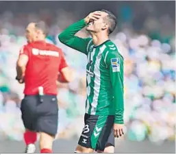  ?? ?? Juanmi lamenta una ocasión fallada en el Betis-cádiz del curso pasado.