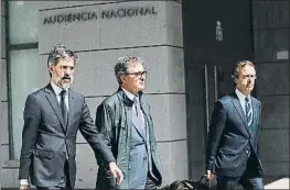  ?? DANI DUCH / ARXIU ?? Jordi Pujol Ferrusola amb els seus advocats el 25 d’abril