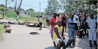  ?? TUMI PAKKIES African News Agency (ANA) ?? COMMUNITY members of Amaoti in Inanda took to the streets demanding interventi­on from their ward councillor after being without water for almost two years. |