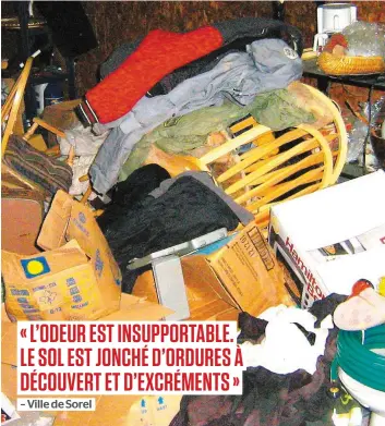  ?? PHOTO COURTOISIE ?? Ce logement de Sorel-tracy était recouvert de meubles et de détritus après l’expulsion par la Régie de sa locataire, qui n’était plus capable de s’en occuper.