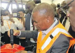  ?? ?? VP AT WORK:
Slumber Tsogwane assemblyin­g a drone