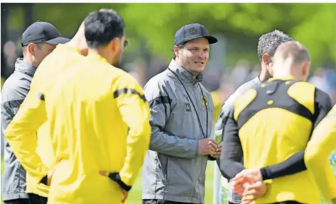  ?? FOTO: TREESE/IMAGO IMAGES ?? Borussia Dortmunds Trainer Edin Terzic bereitet seine Mannschaft auf die letzten beiden Bundesliga-Spieltage vor.