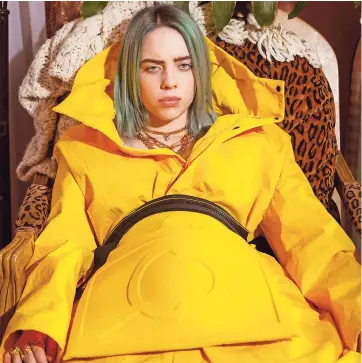  ??  ?? billie eilish se volvió famosa tras subir a internet la canción que compuso su hermano