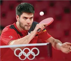  ?? FOTO: MARIJAN MURAT / DPA ?? Tischtenni­s-spieler Dimitrij Ovtcharov hat nach 2012 in London nun auch in Tokio Bronze im Einzel gewonnen.