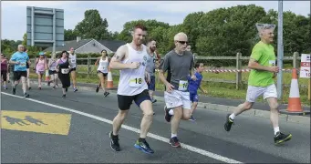  ??  ?? There were good crowds taking part in the Ransboro 10k, 5k and walk on Saturday.